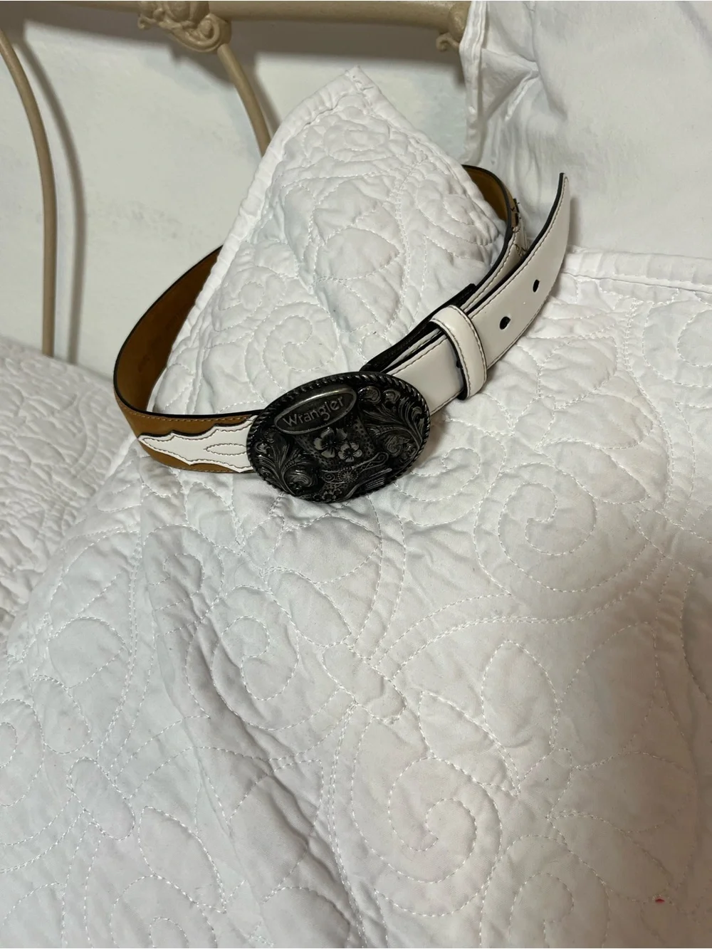 Wrangler White and Tan Western Belt with Ornate Silver Buckle